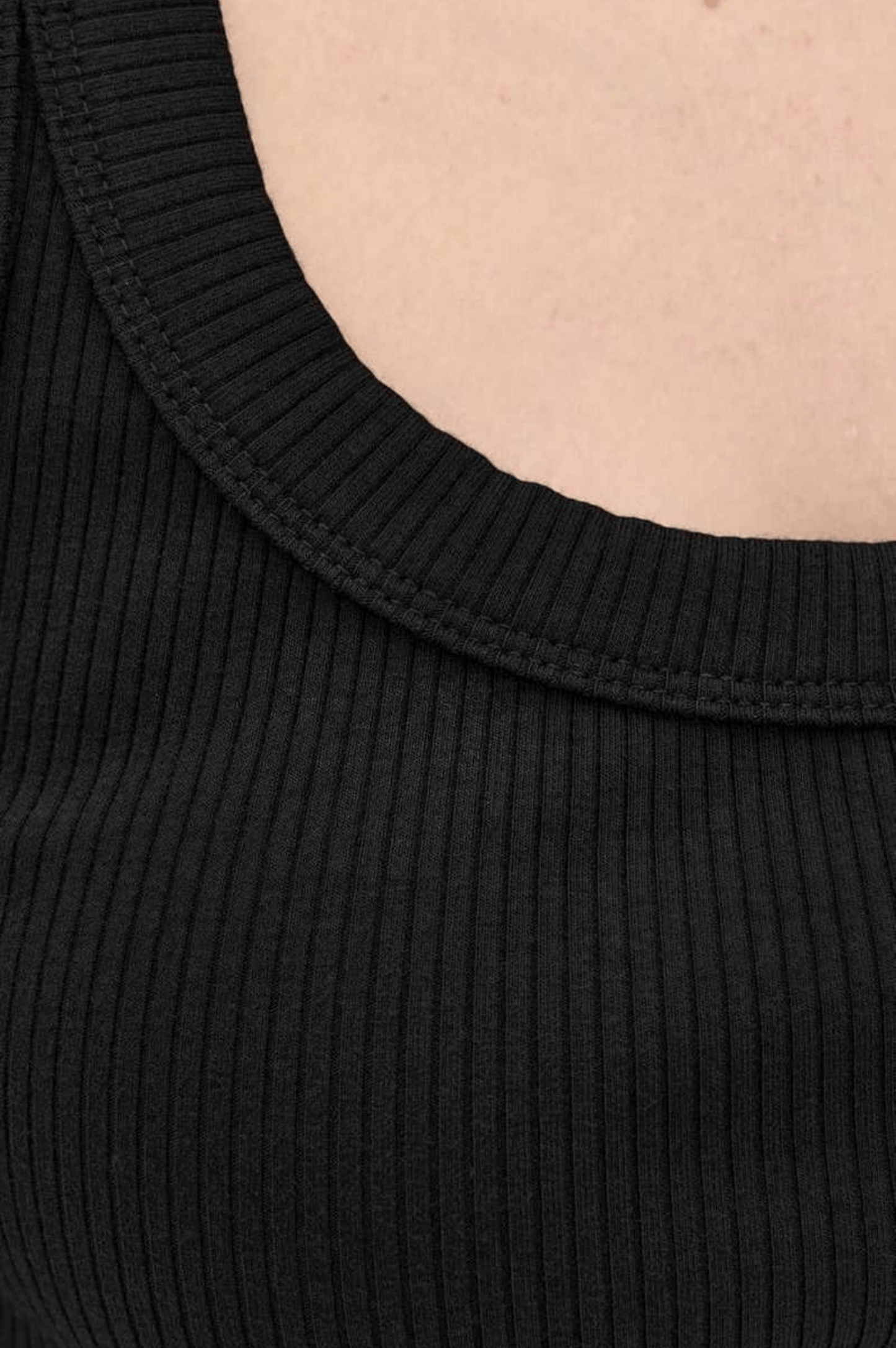Christy Curved Hem Tank - Noir