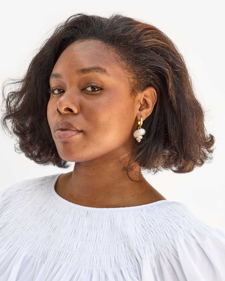 Shell Le Link Huggie Earrings- Vintage Gold/Cream